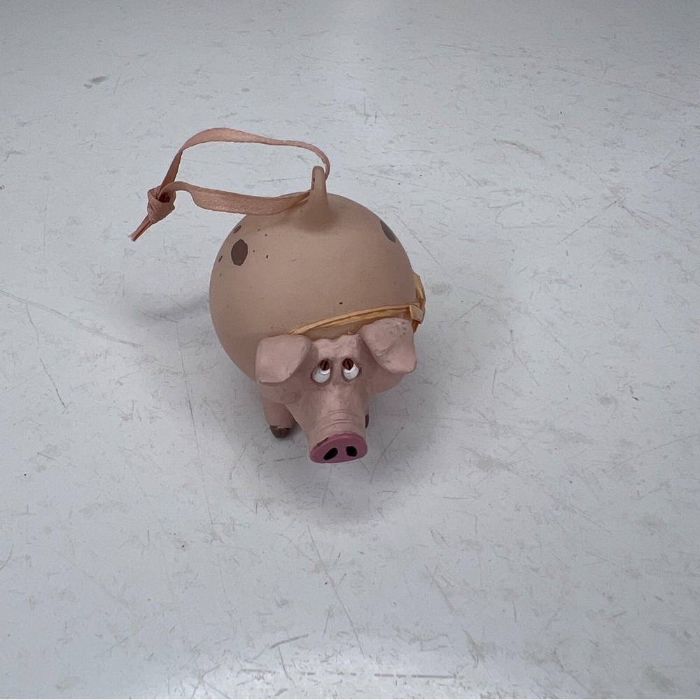 Pink Pig round ornament - Picture 3 of 12
